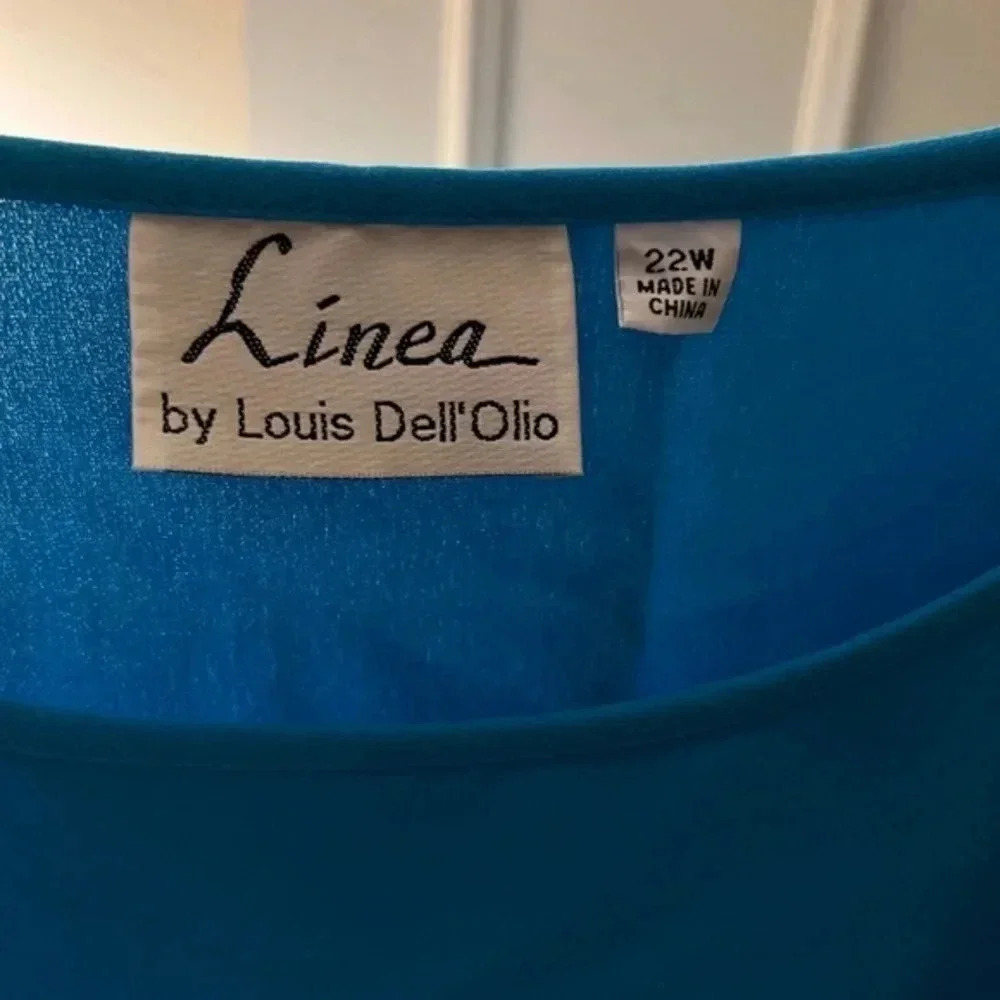 Linea by Louis Dell Olio..Blue Tunic Blouse. Size 22W - Picture 2 of 3